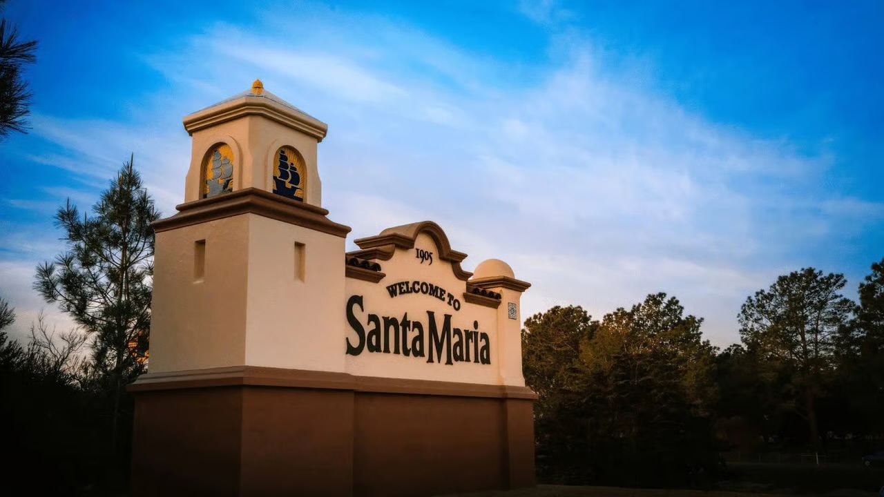 Welcome to Santa Maria sign at the city entrance